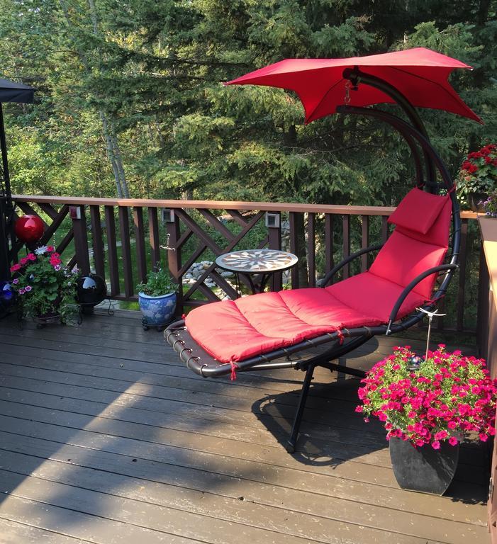 Redwood Meadows Bed And BreakfastBragg Creek エクステリア 写真