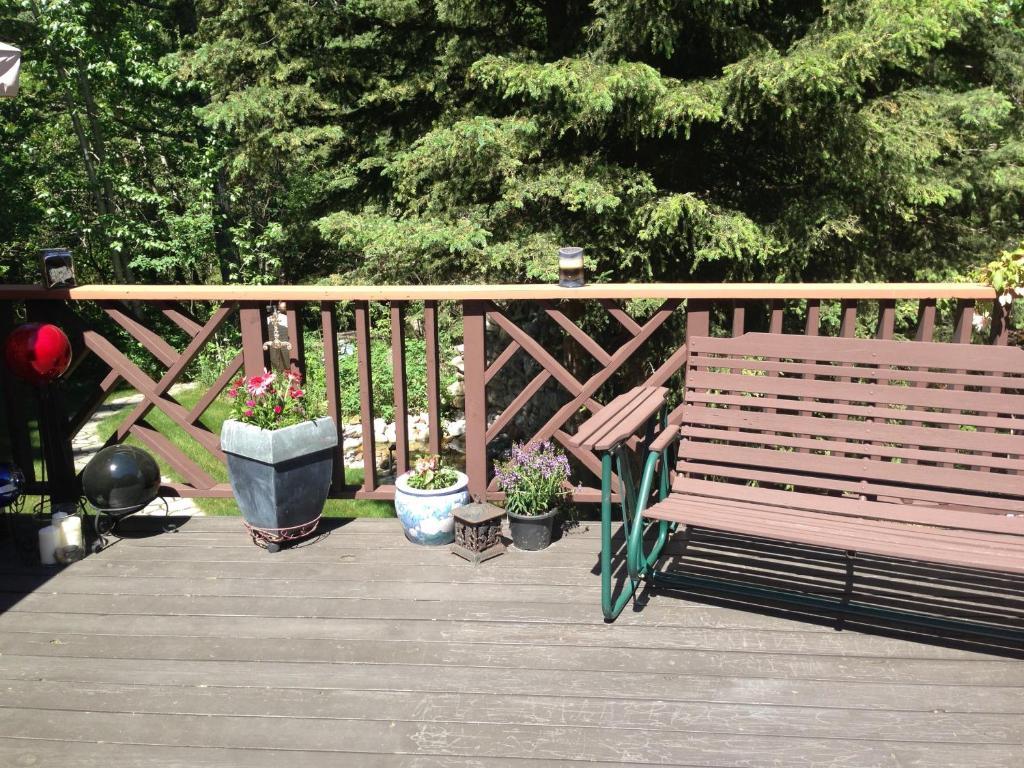Redwood Meadows Bed And BreakfastBragg Creek エクステリア 写真