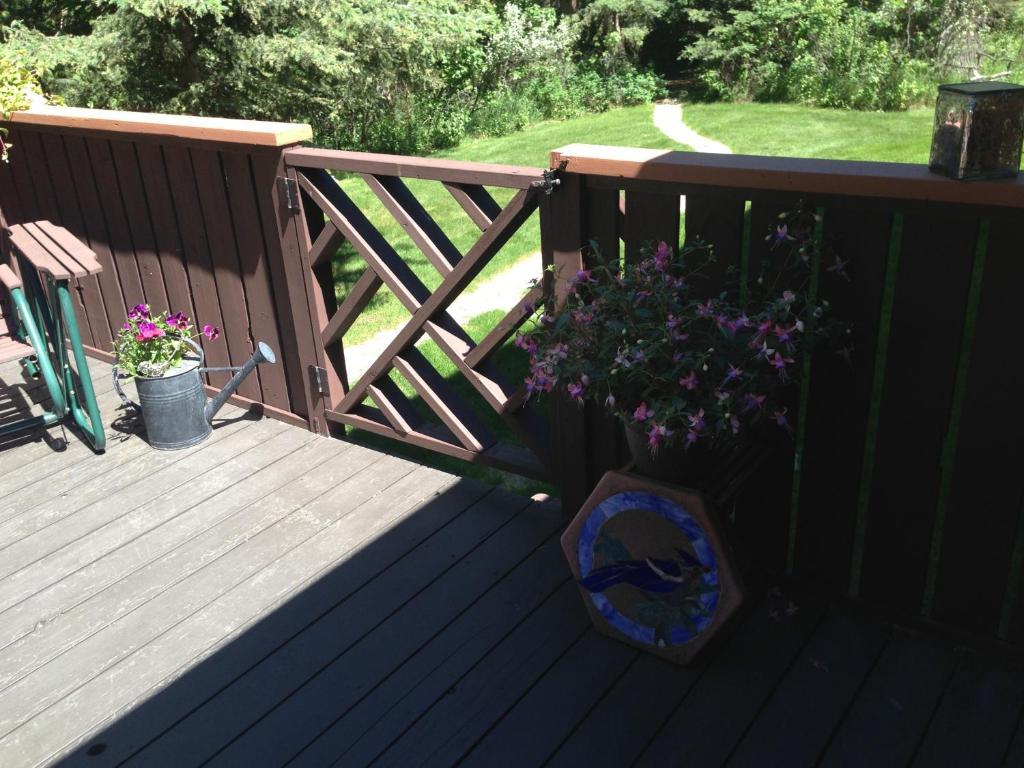 Redwood Meadows Bed And BreakfastBragg Creek エクステリア 写真