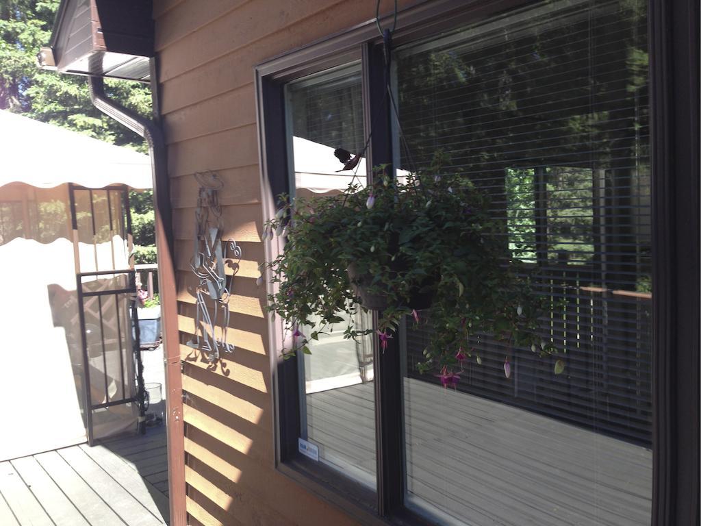 Redwood Meadows Bed And BreakfastBragg Creek エクステリア 写真